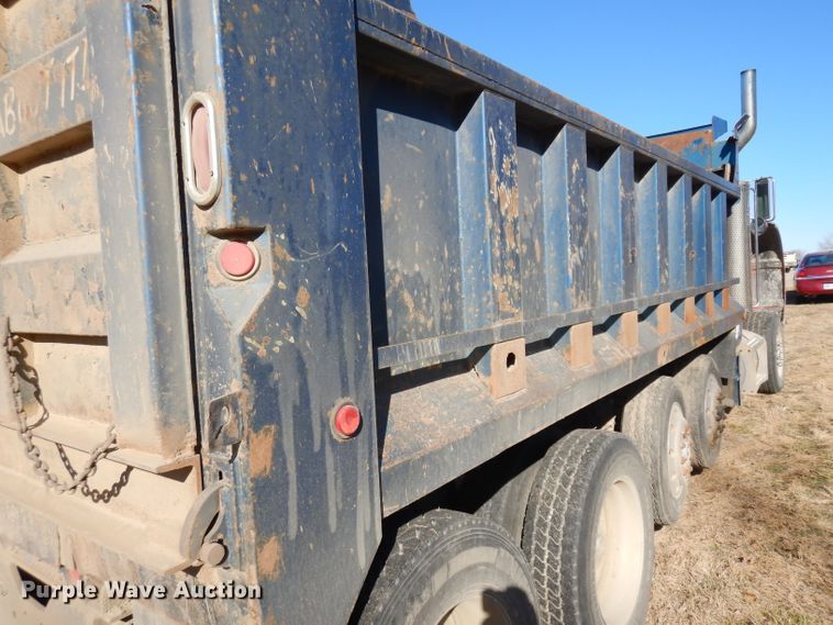 image for item GJ9086 1992 Peterbilt 378 dump truck