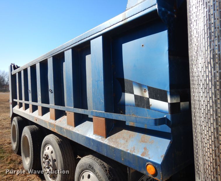 image for item GJ9086 1992 Peterbilt 378 dump truck