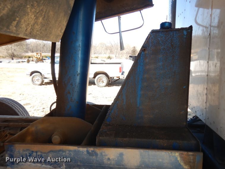 image for item GJ9086 1992 Peterbilt 378 dump truck