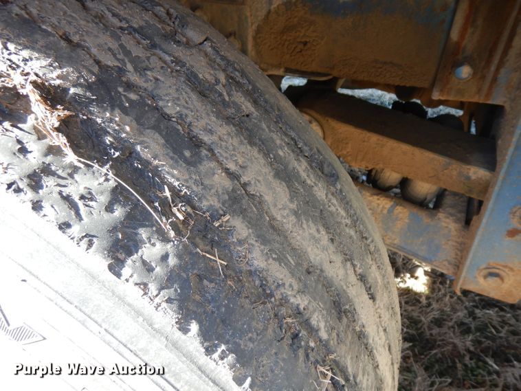 image for item GJ9086 1992 Peterbilt 378 dump truck