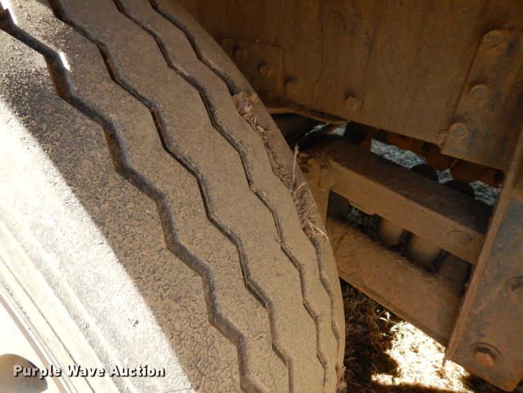 image for item GJ9086 1992 Peterbilt 378 dump truck