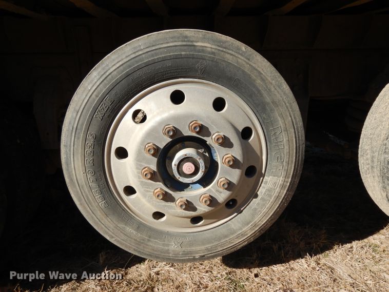 image for item GJ9086 1992 Peterbilt 378 dump truck