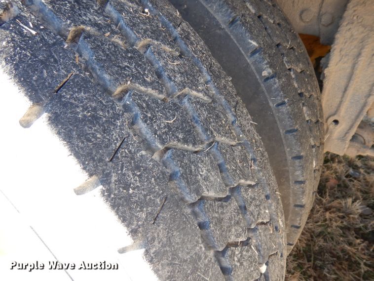 image for item GJ9086 1992 Peterbilt 378 dump truck