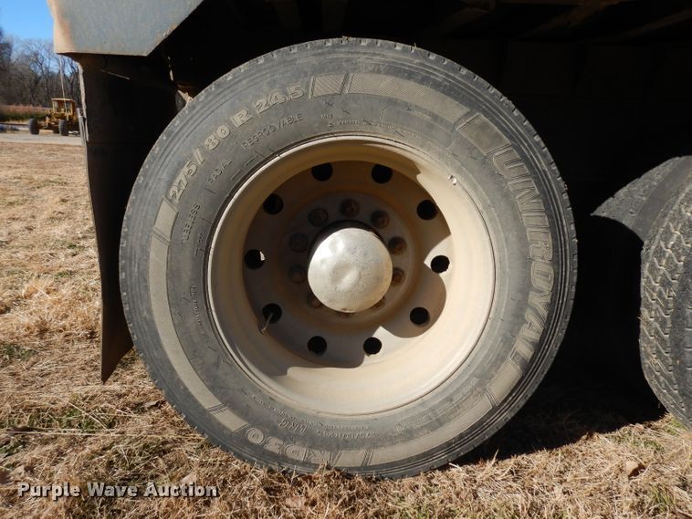 image for item GJ9086 1992 Peterbilt 378 dump truck