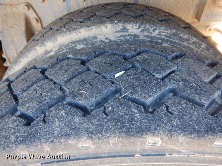 image for item GJ9086 1992 Peterbilt 378 dump truck