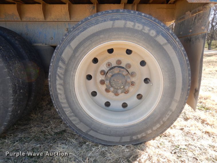 image for item GJ9086 1992 Peterbilt 378 dump truck