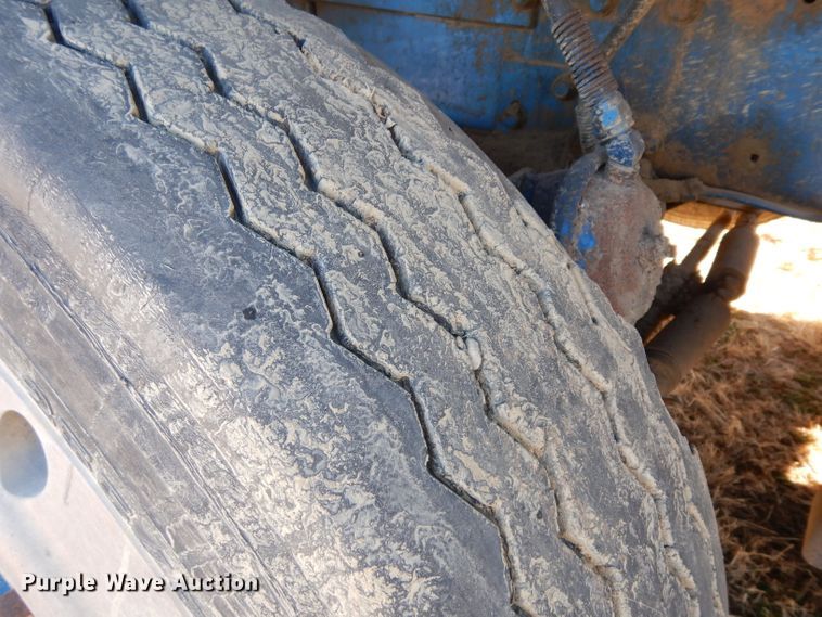 image for item GJ9086 1992 Peterbilt 378 dump truck