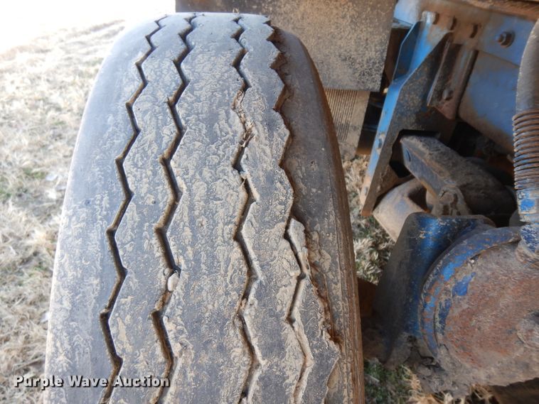 image for item GJ9086 1992 Peterbilt 378 dump truck