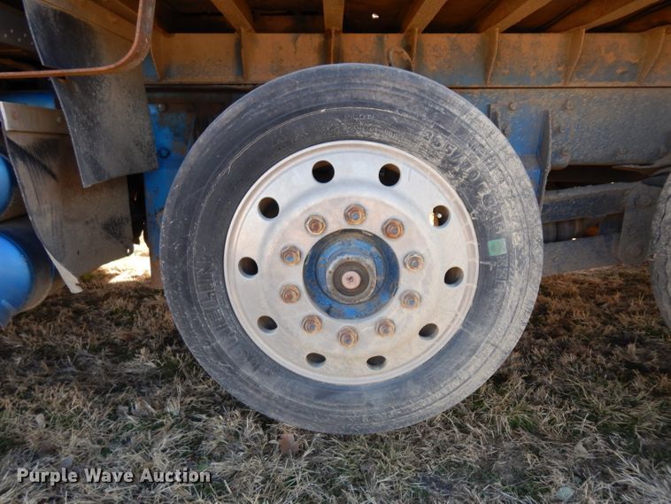 image for item GJ9086 1992 Peterbilt 378 dump truck