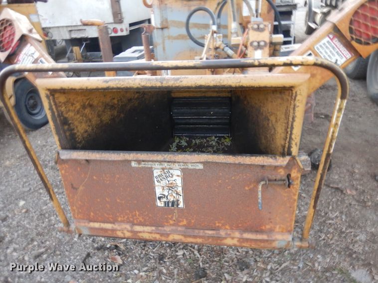 image for item GJ9134 Brush Bandit 200TXP wood chipper