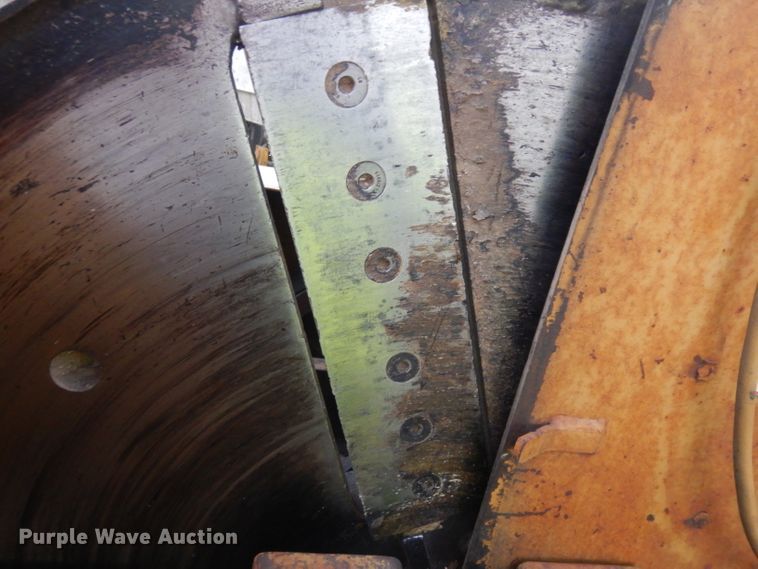 image for item GJ9134 Brush Bandit 200TXP wood chipper