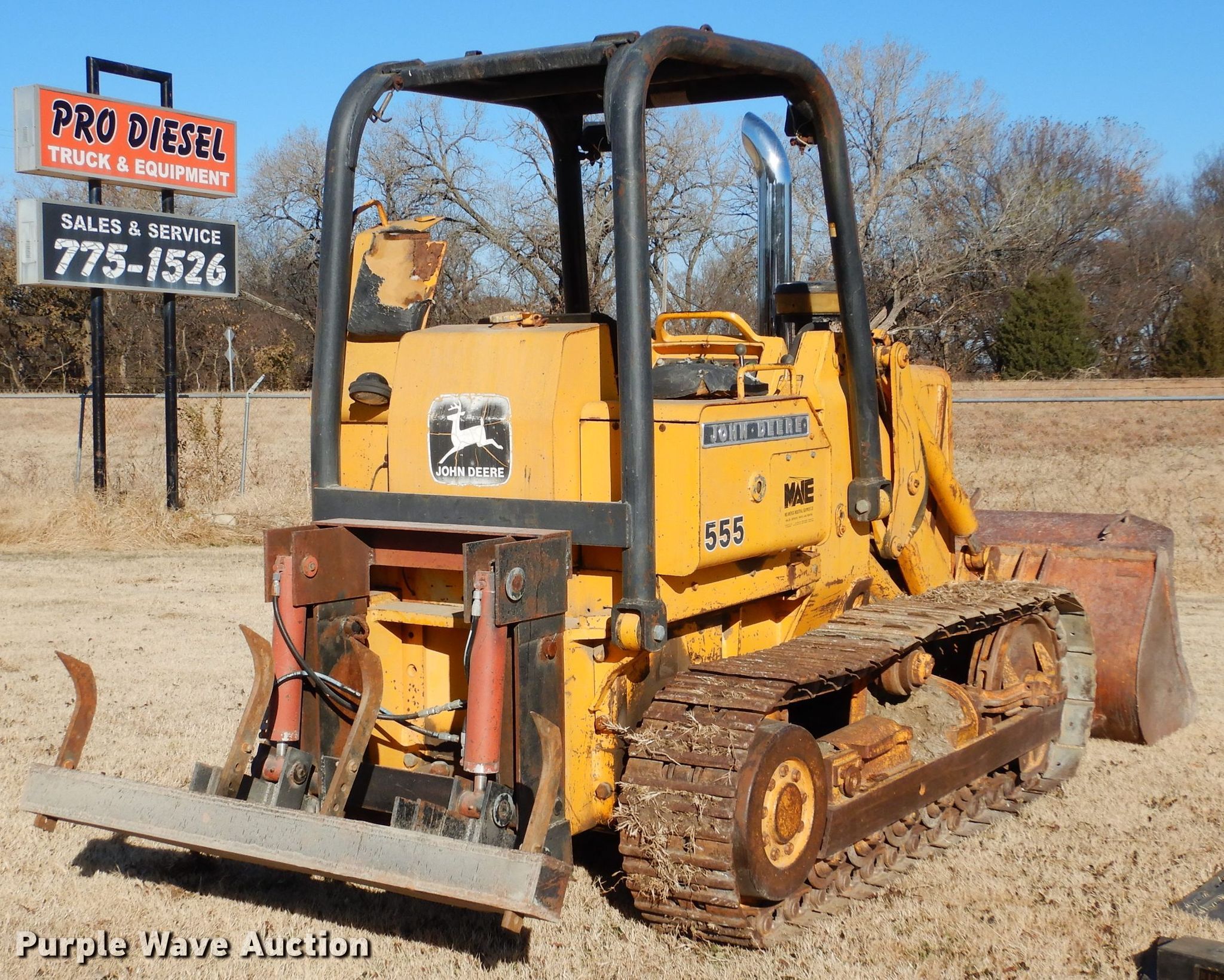 1976 John Deere 555 track loader in Augusta, KS Item GF9779 sold Purple Wave