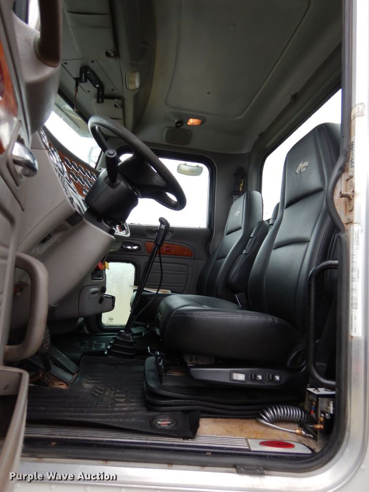 image for item FK9907 2007 Peterbilt 379 EXHD semi truck