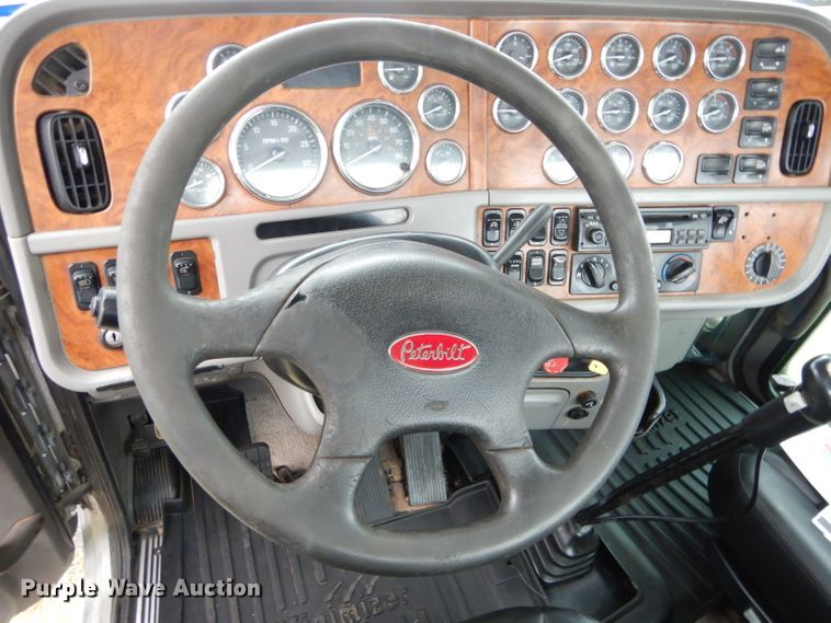 image for item FK9907 2007 Peterbilt 379 EXHD semi truck