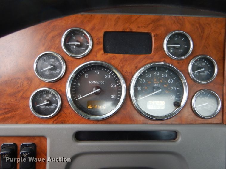 image for item FK9907 2007 Peterbilt 379 EXHD semi truck