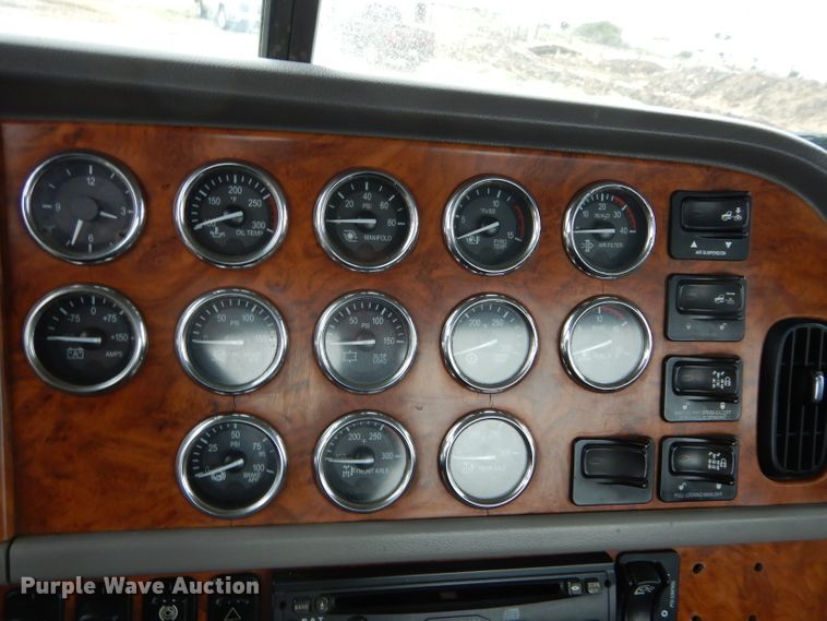 image for item FK9907 2007 Peterbilt 379 EXHD semi truck