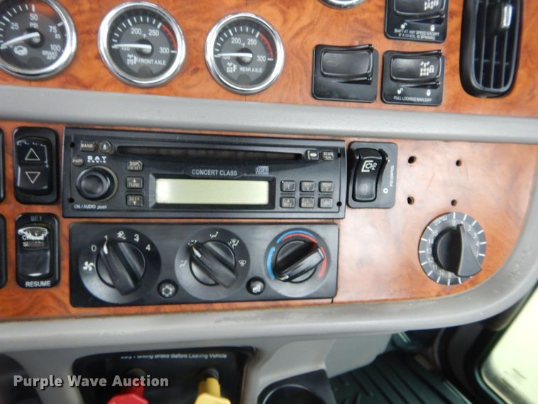 image for item FK9907 2007 Peterbilt 379 EXHD semi truck