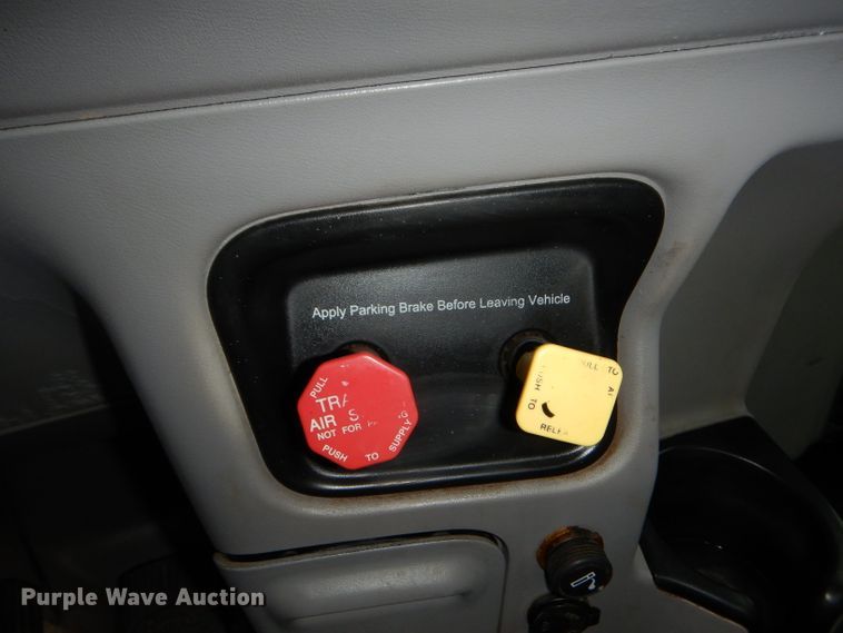 image for item FK9907 2007 Peterbilt 379 EXHD semi truck