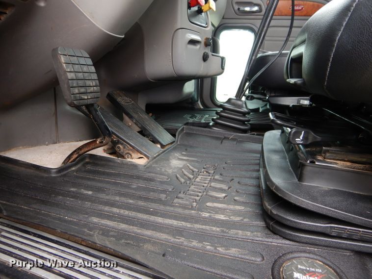 image for item FK9907 2007 Peterbilt 379 EXHD semi truck