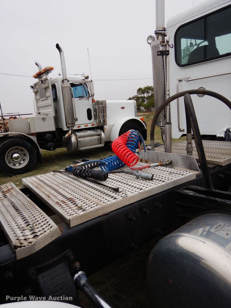 image for item FK9907 2007 Peterbilt 379 EXHD semi truck