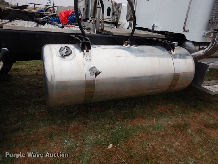 image for item FK9907 2007 Peterbilt 379 EXHD semi truck