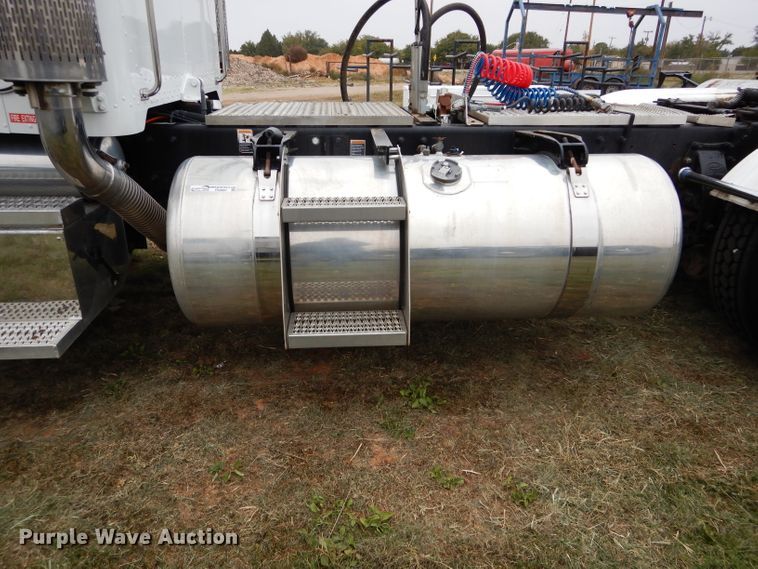 image for item FK9907 2007 Peterbilt 379 EXHD semi truck