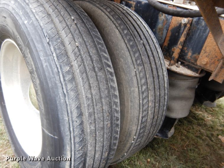 image for item FK9907 2007 Peterbilt 379 EXHD semi truck