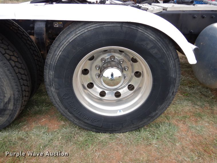 image for item FK9907 2007 Peterbilt 379 EXHD semi truck