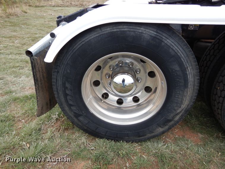 image for item FK9907 2007 Peterbilt 379 EXHD semi truck