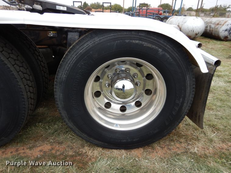 image for item FK9907 2007 Peterbilt 379 EXHD semi truck