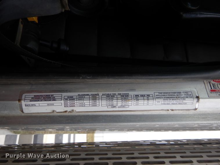 image for item FK9907 2007 Peterbilt 379 EXHD semi truck