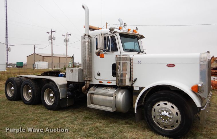 image for item FK9908 2001 Peterbilt 379 EXHD semi truck