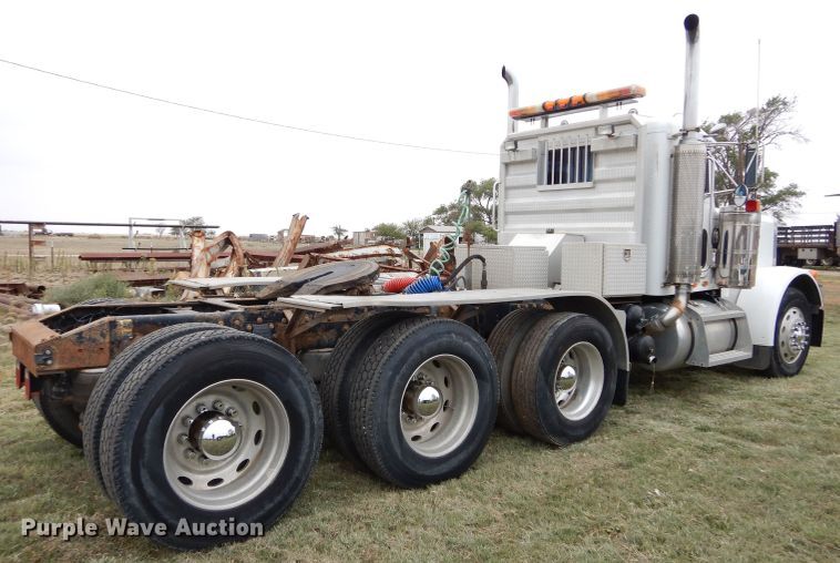 image for item FK9908 2001 Peterbilt 379 EXHD semi truck