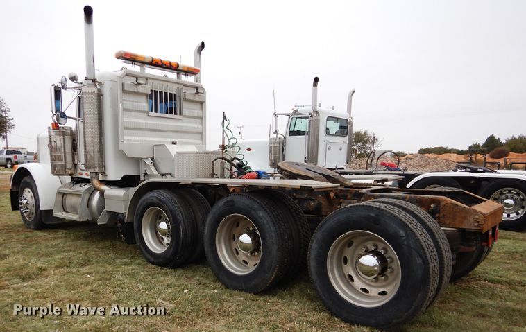 image for item FK9908 2001 Peterbilt 379 EXHD semi truck