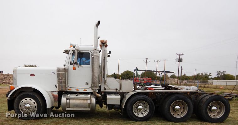 image for item FK9908 2001 Peterbilt 379 EXHD semi truck