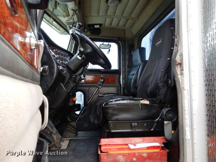 image for item FK9908 2001 Peterbilt 379 EXHD semi truck