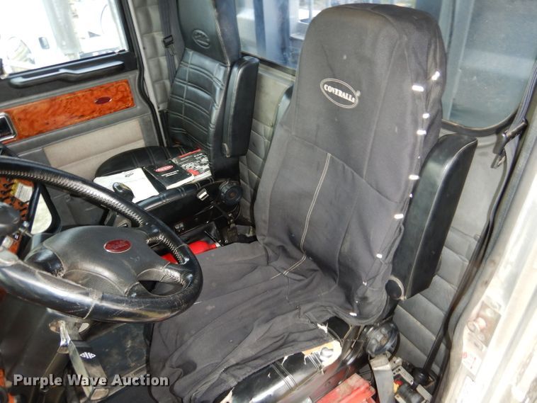 image for item FK9908 2001 Peterbilt 379 EXHD semi truck