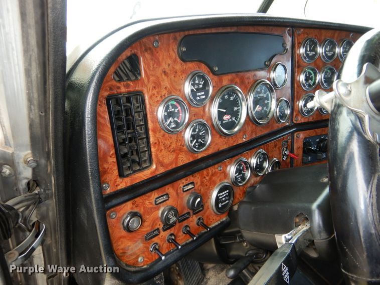 image for item FK9908 2001 Peterbilt 379 EXHD semi truck