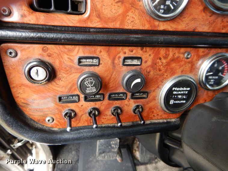 image for item FK9908 2001 Peterbilt 379 EXHD semi truck