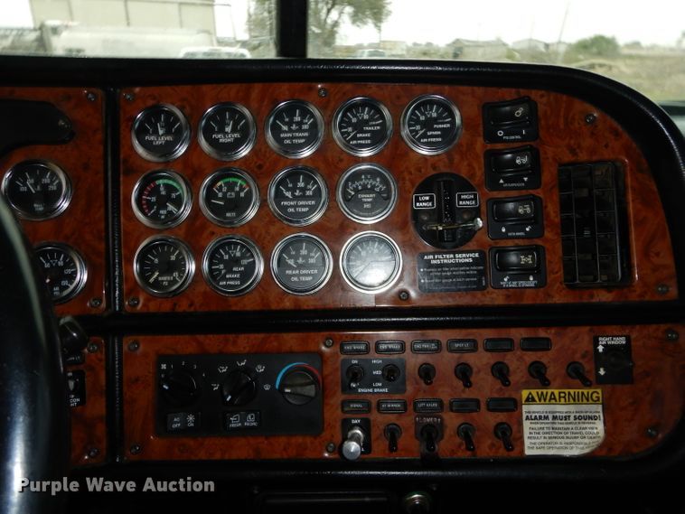 image for item FK9908 2001 Peterbilt 379 EXHD semi truck