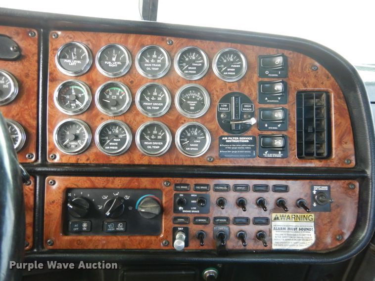 image for item FK9908 2001 Peterbilt 379 EXHD semi truck