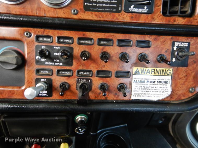 image for item FK9908 2001 Peterbilt 379 EXHD semi truck