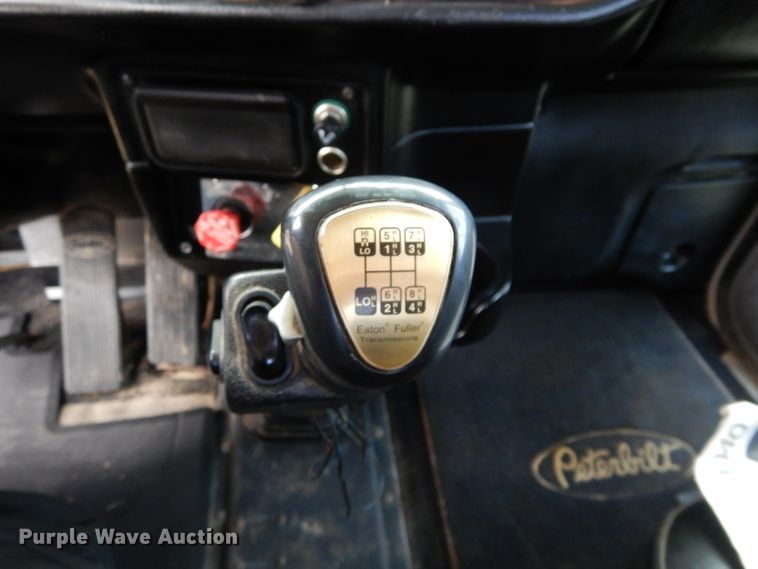 image for item FK9908 2001 Peterbilt 379 EXHD semi truck