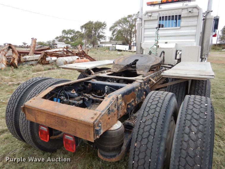 image for item FK9908 2001 Peterbilt 379 EXHD semi truck