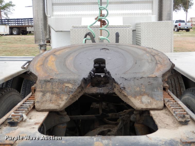 image for item FK9908 2001 Peterbilt 379 EXHD semi truck