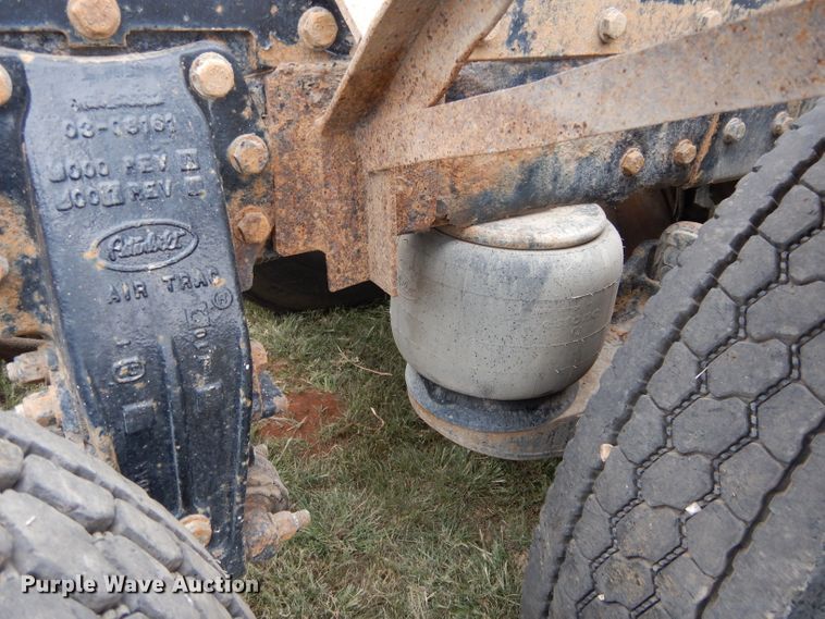 image for item FK9908 2001 Peterbilt 379 EXHD semi truck