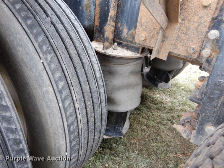 image for item FK9908 2001 Peterbilt 379 EXHD semi truck