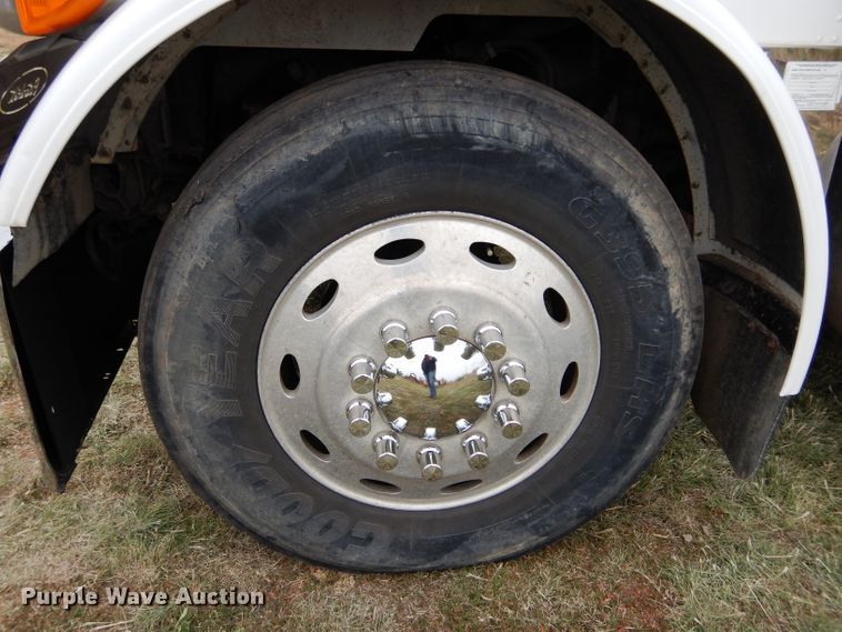 image for item FK9908 2001 Peterbilt 379 EXHD semi truck