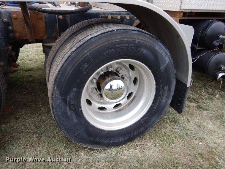 image for item FK9908 2001 Peterbilt 379 EXHD semi truck