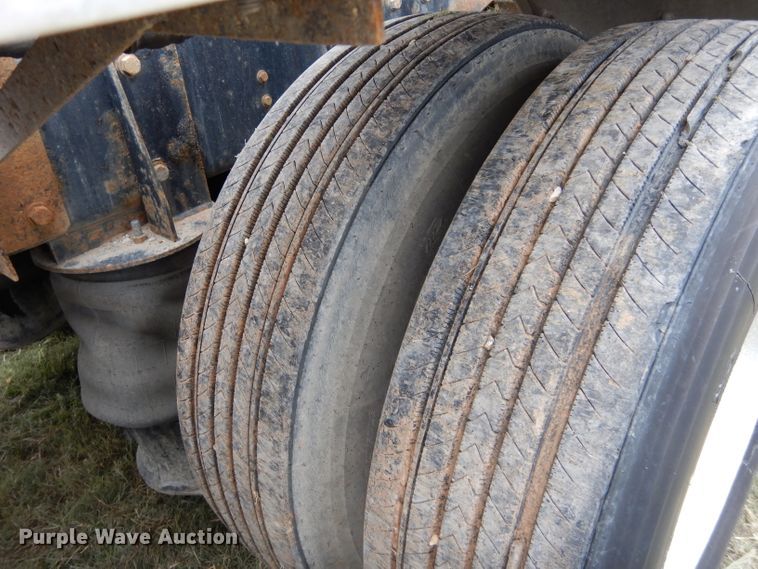 image for item FK9908 2001 Peterbilt 379 EXHD semi truck